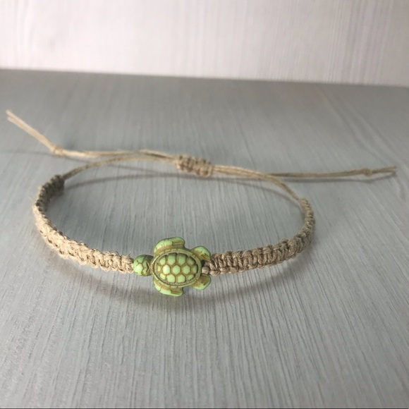 🐢 Howlite Carved Turtle Gemstone Beach Bracelet - Picture 1 of 7